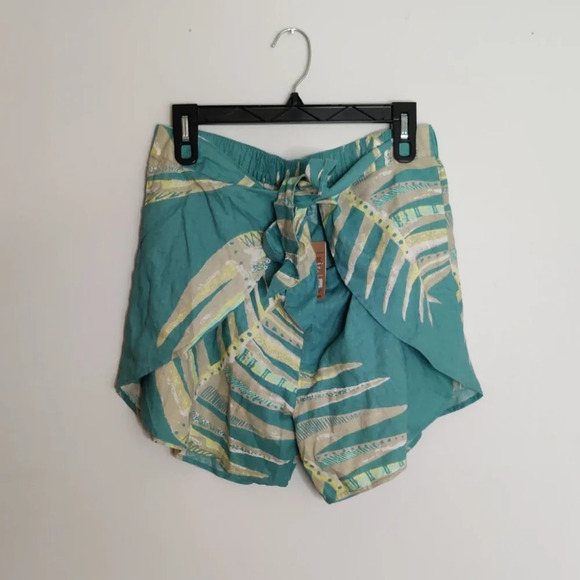 Patagonia Palms of My Heart Big: Dam Blue Shorts - Picture 2 of 6